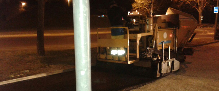 Travail de nuit sur les engins de chantier à Portet-sur-Garonne